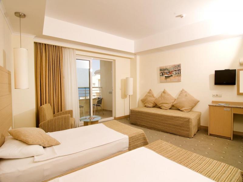 Лятно предложение в Хотел Sea Light Resort 5* в Кушадасъ