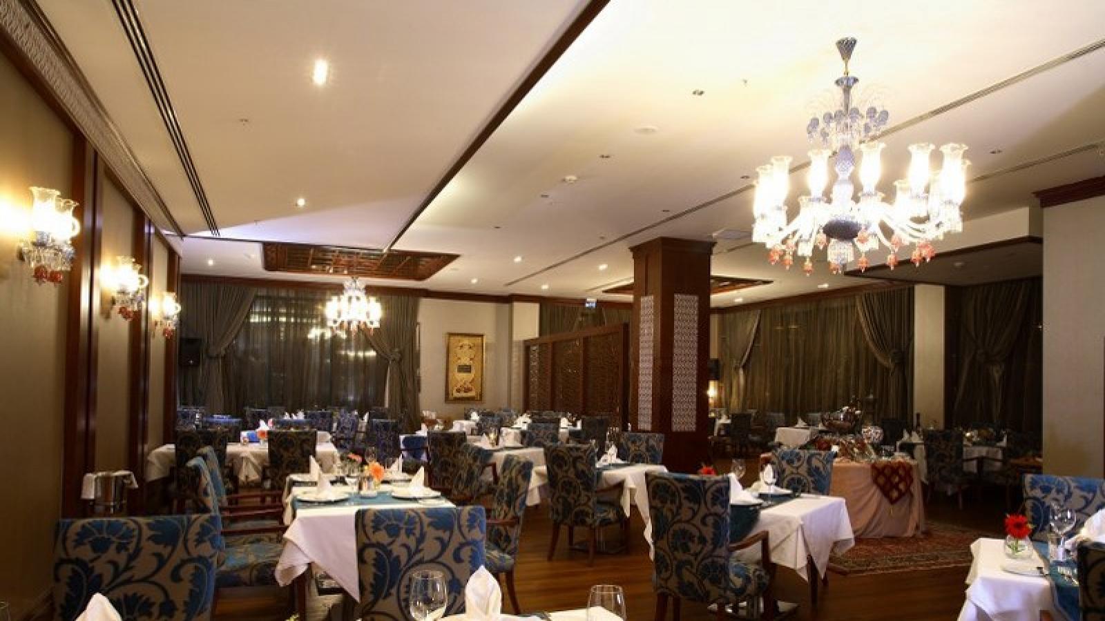 Хотел Holiday Inn 5*, Истанбул! 3 нощувки с автобус