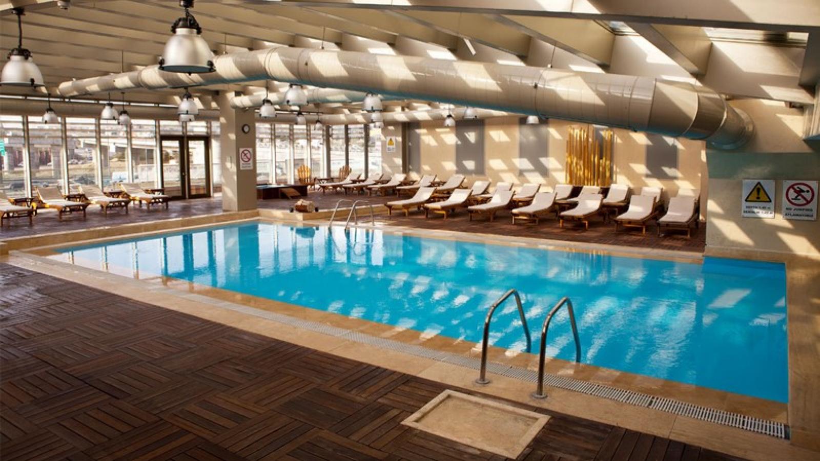 Хотел Holiday Inn 5*, Истанбул! 3 нощувки с автобус