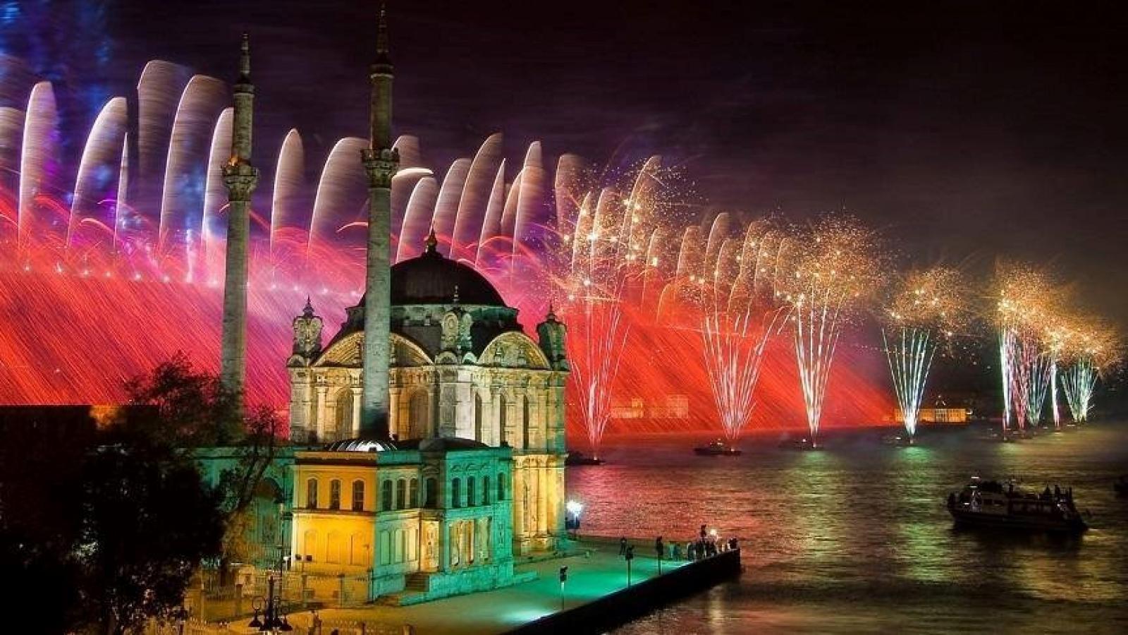 Хотел Holiday Inn 5*, Истанбул! 3 нощувки собствен транспорт