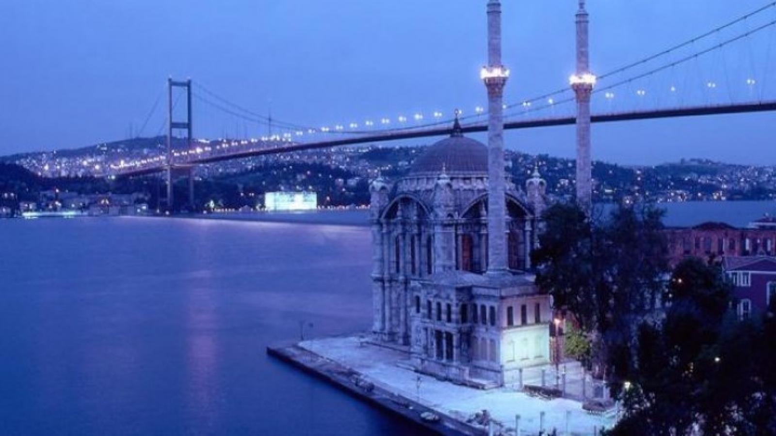 Хотел Holiday Inn 5*, Истанбул! 3 нощувки собствен транспорт