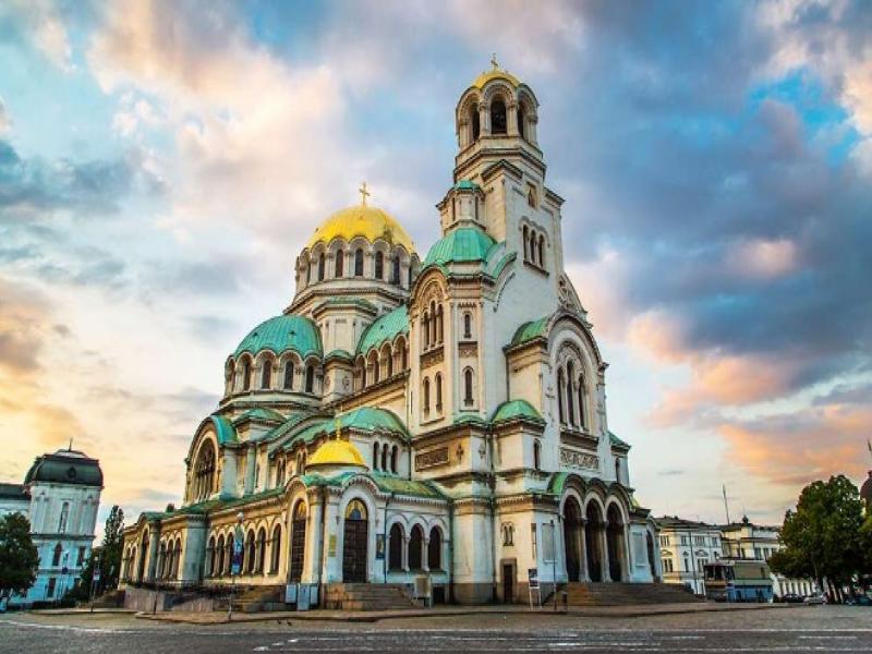 РАСТЕ, но не старее – СОФИЯ!