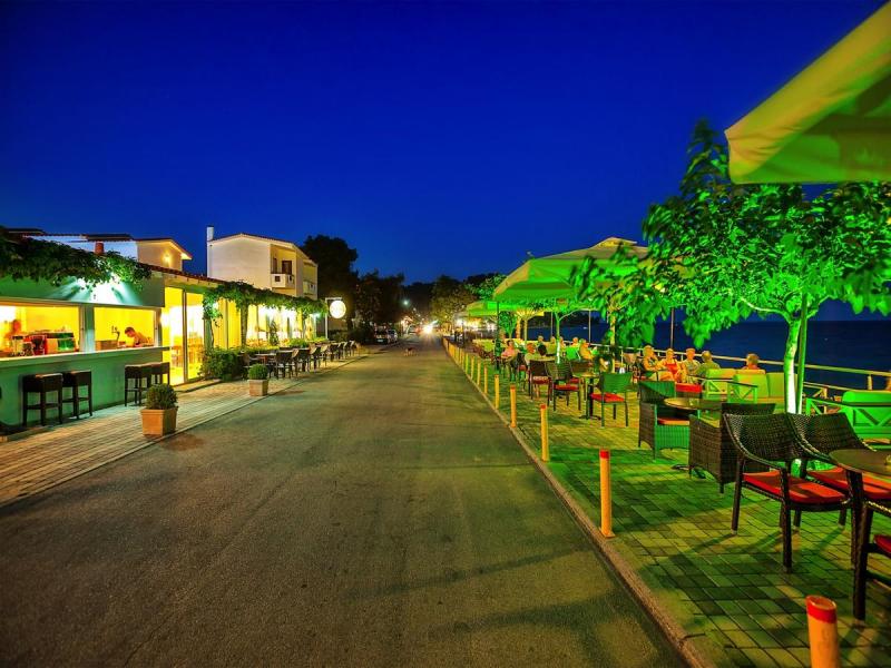 Хотел Xenios Dolphin Beach Hotel 3*